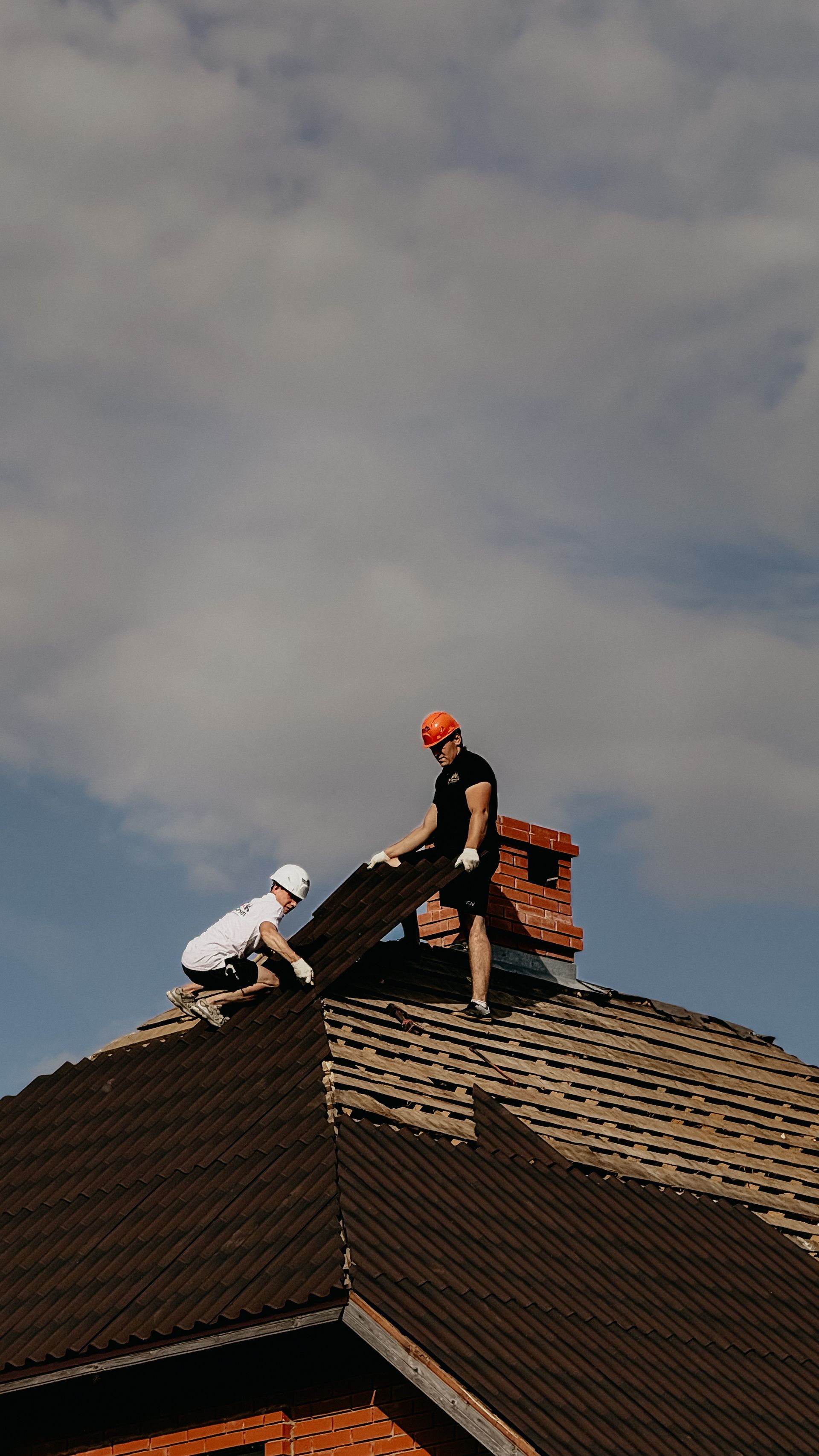 Operai al lavoro su un cantiere di ristrutturazione — RBA Edilizia, impresa edile Monza e Brianza