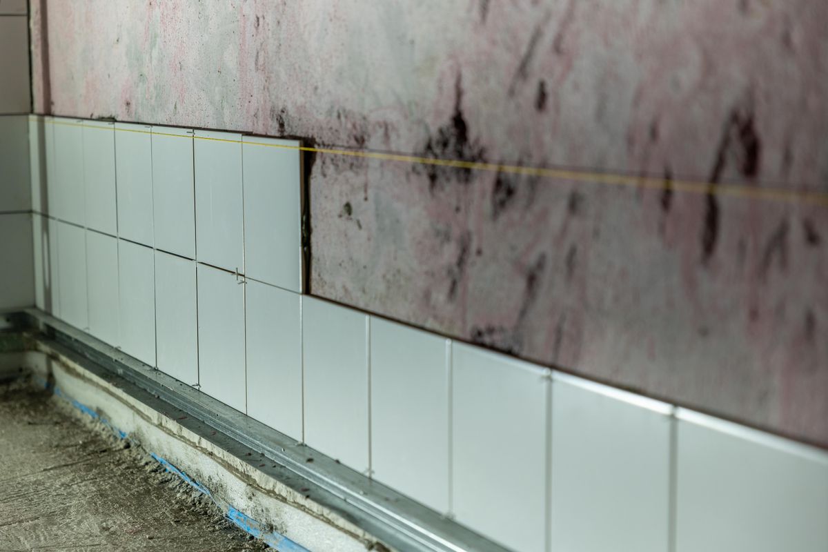 Ristrutturazione appartamento Monza — bagno rinnovato da RBA Edilizia